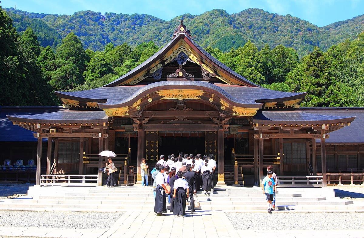 彌彦神社の写真